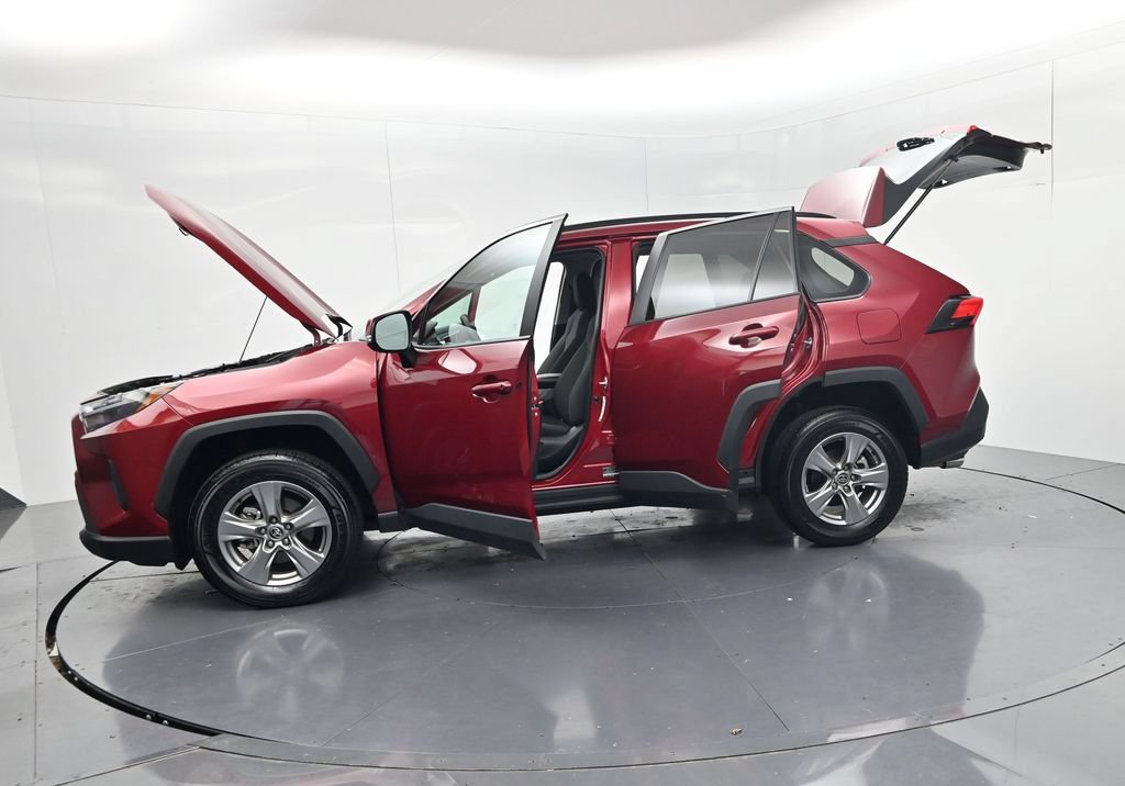 Used 2025 Toyota RAV4 XLE AWD/4WD image 65