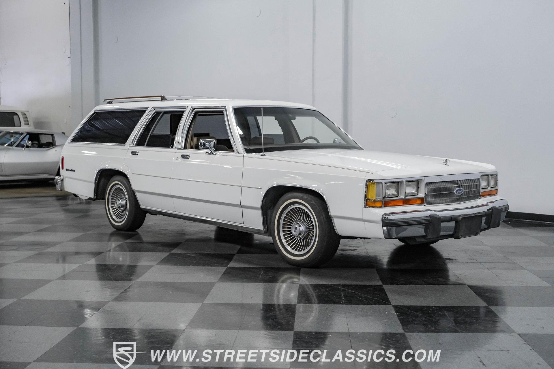 Used 1990 Ford LTD Crown Victoria image 16
