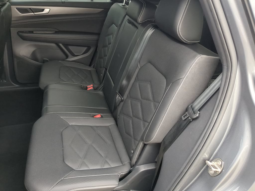 Certified 2024 Volkswagen Atlas Cross Sport SE FWD image 18