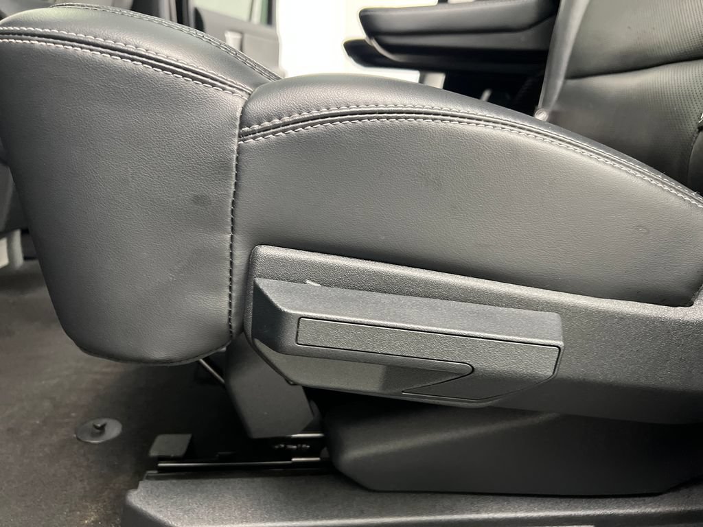 Used 2025 Ford Expedition Platinum AWD/4WD image 18