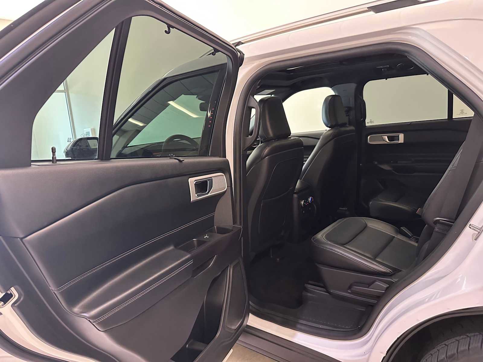 Used 2020 Ford Explorer Limited w/ Class III Trailer Tow Package AWD/4WD image 25
