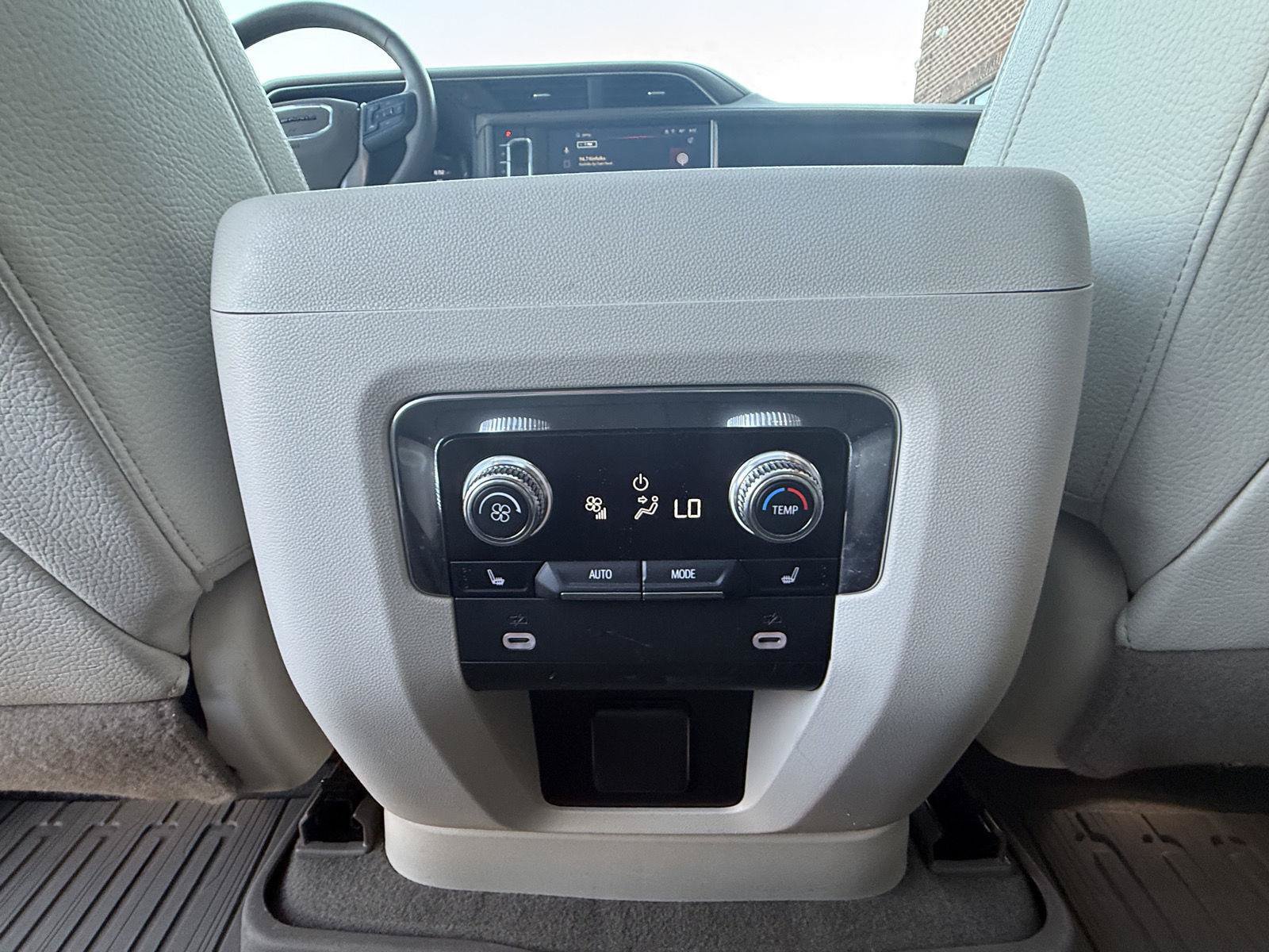 Used 2023 GMC Yukon XL Denali AWD/4WD image 19