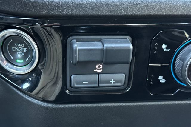 Used 2025 Chevrolet Silverado 2500 LT w/ Convenience Package image 32