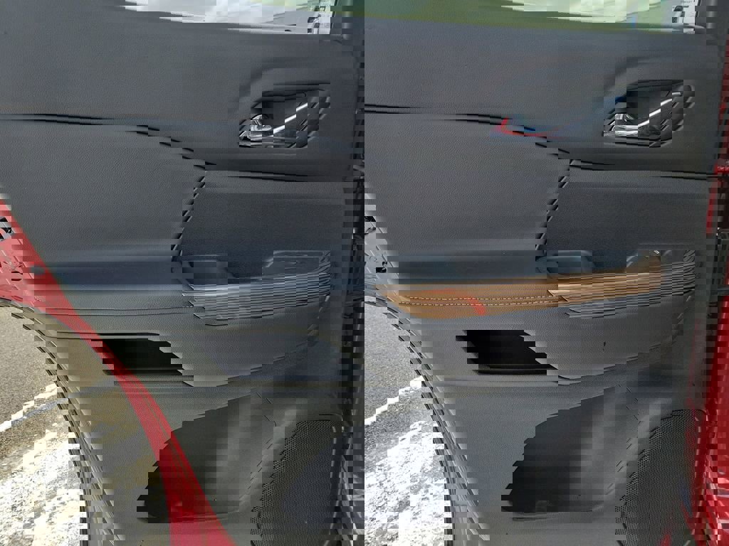 Used 2023 GMC Acadia SLE w/ Driver Convenience Package image 10