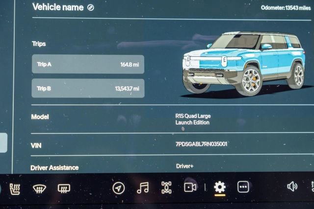 Used 2024 Rivian R1S Launch Edition image 2