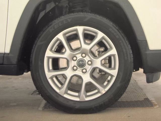 Used 2025 Jeep Compass Limited image 19
