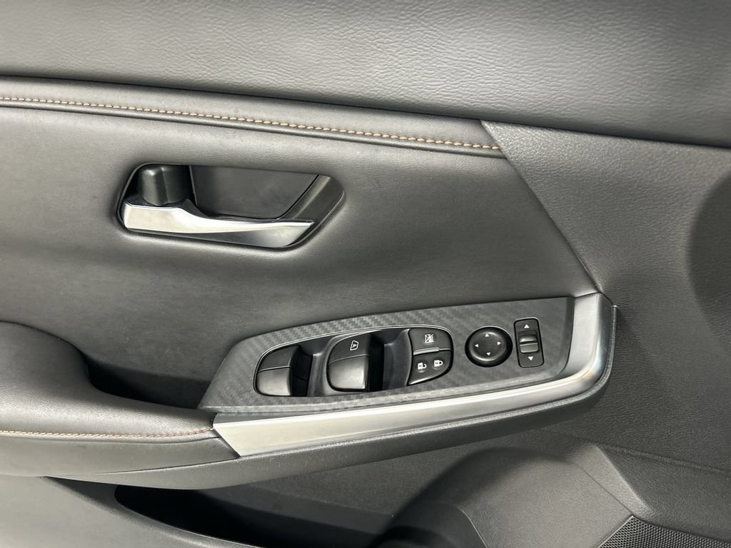 Used 2023 Nissan Sentra SR w/ SR Premium Package FWD image 11