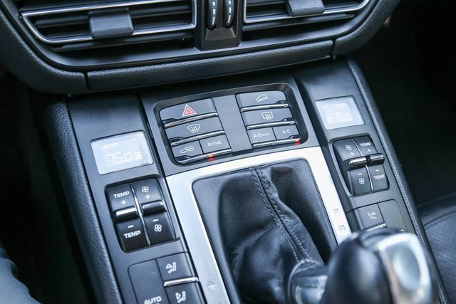 Used 2019 Porsche Macan Base image 24