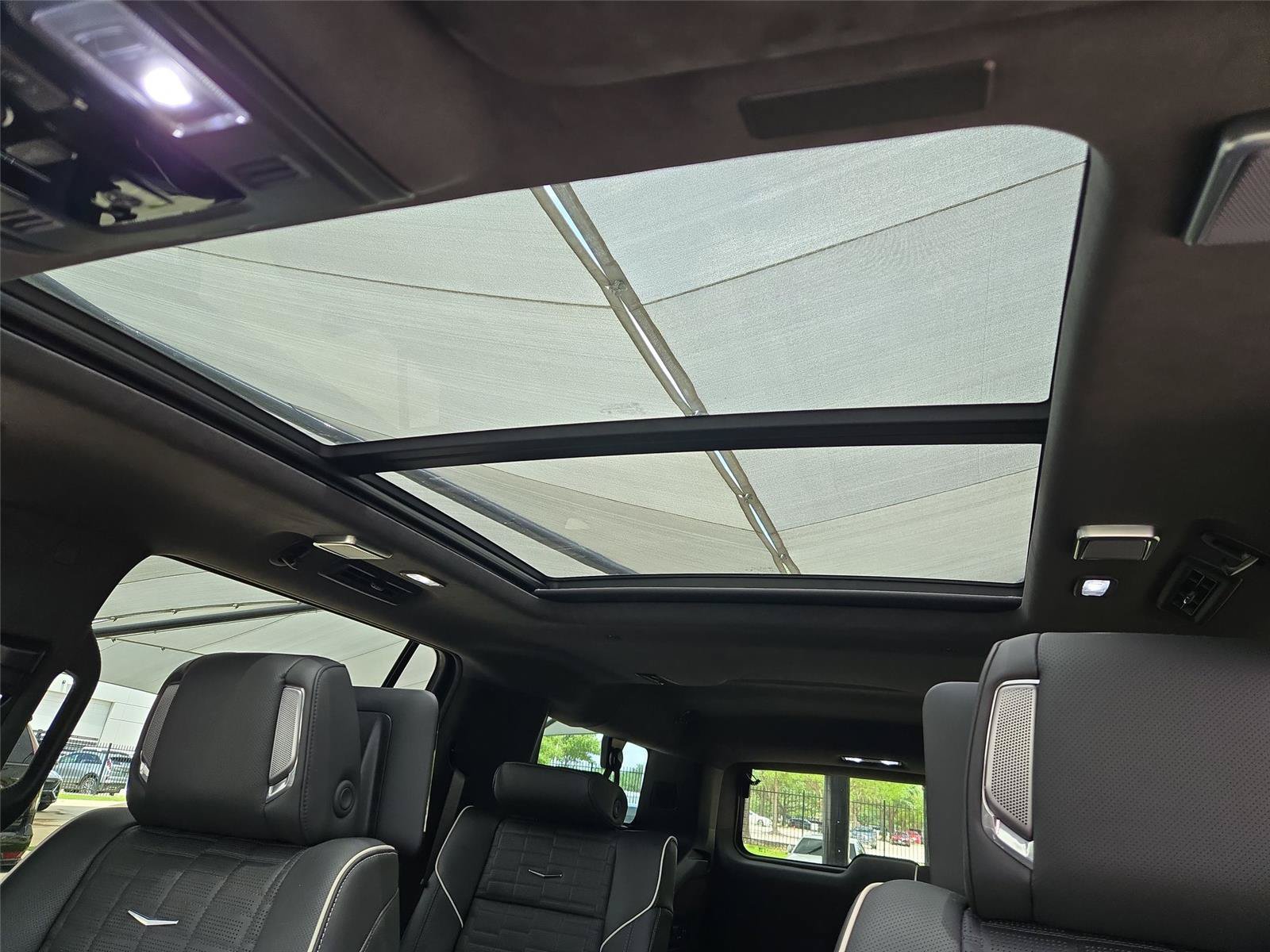 New 2026 Cadillac Escalade ESV Platinum Sport w/ LPO, ONYX Package AWD/4WD image 9