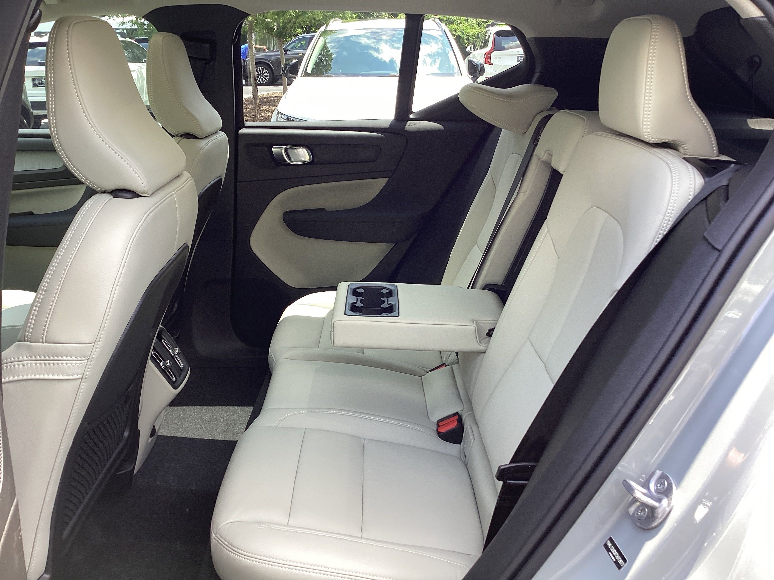 Used 2026 Volvo XC40 B5 Plus w/ Protection Package Premier image 33