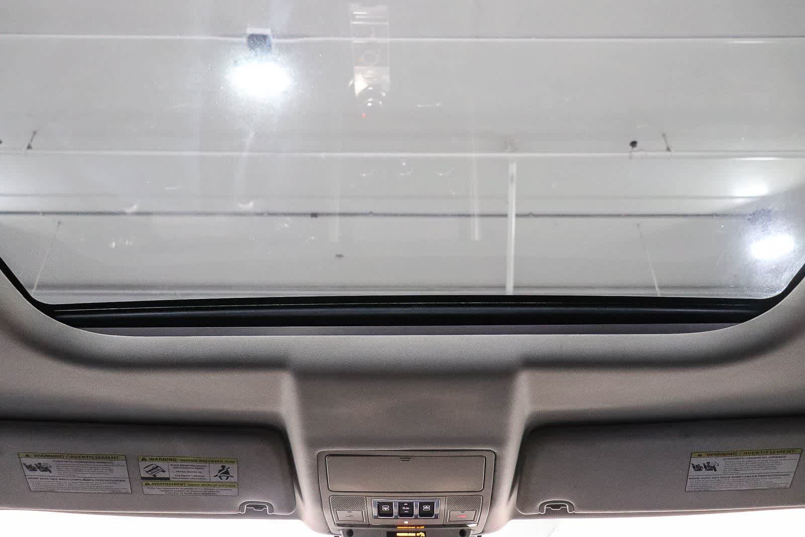 Used 2018 Land Rover Discovery HSE AWD/4WD image 12