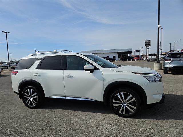 Used 2024 Nissan Pathfinder Platinum w/ Cargo Package image 6