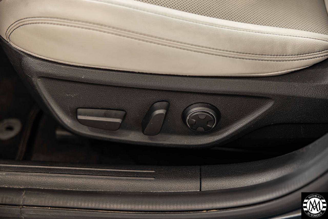 Used 2025 Genesis G70 2.5T RWD image 9