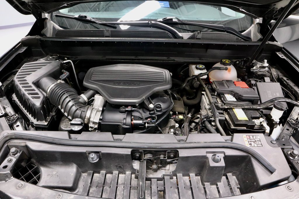 Used 2023 GMC Acadia SLT w/ LPO, Floor Liner Package image 19