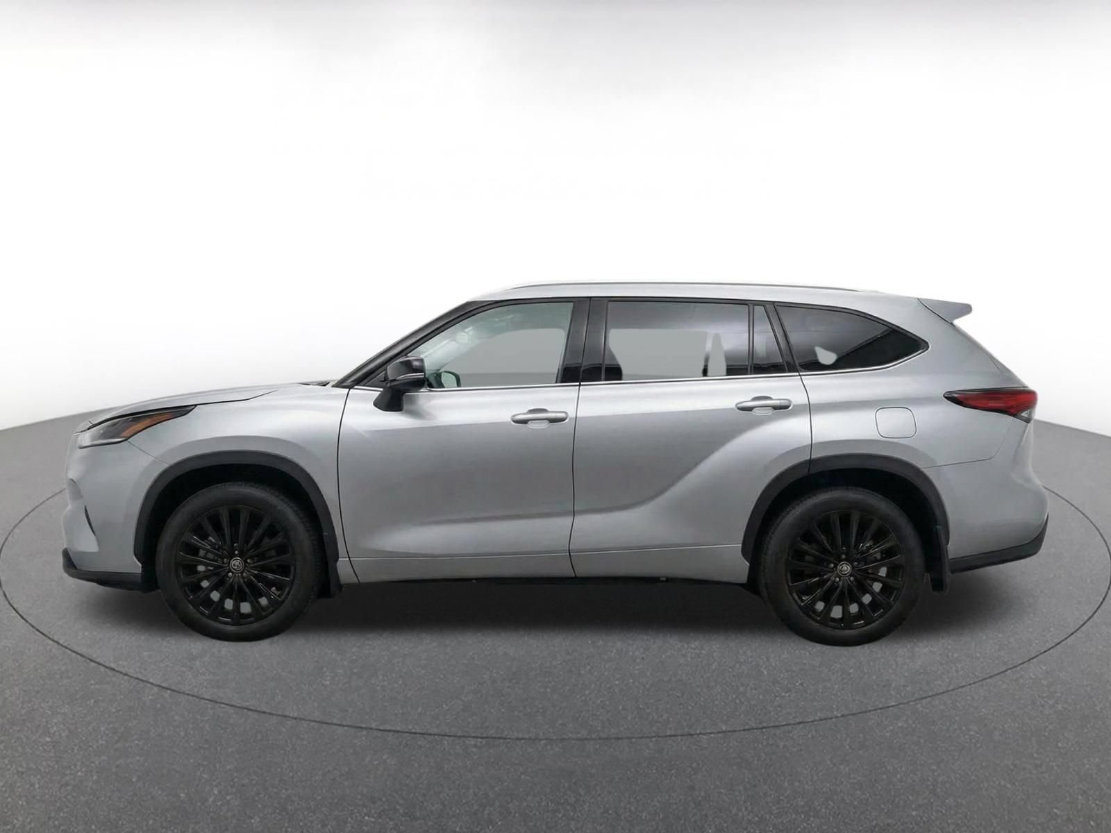 Used 2025 Toyota Highlander XSE AWD/4WD image 4