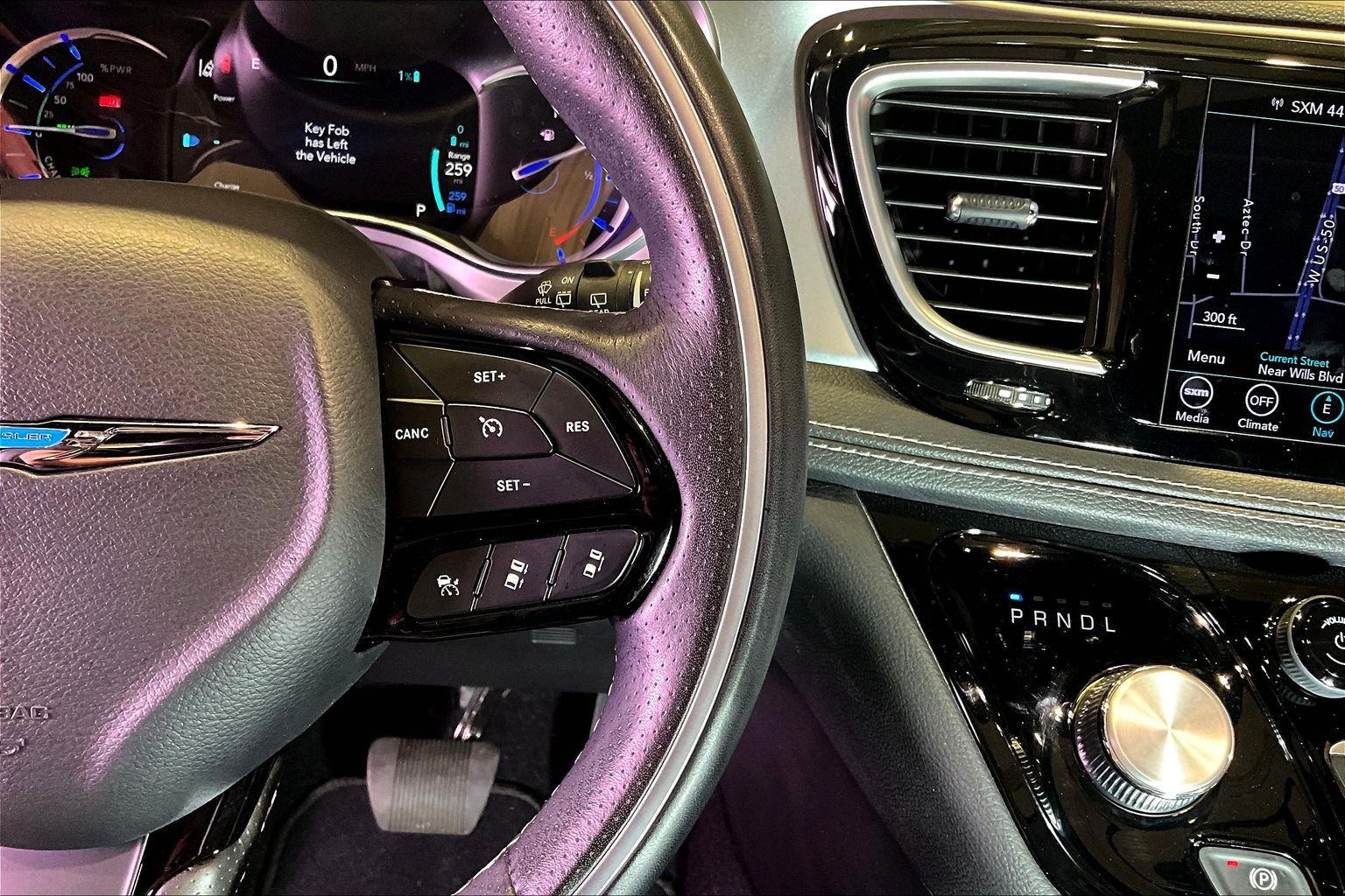 Used 2020 Chrysler Pacifica Limited w/ Advanced Safetytec Group FWD image 13