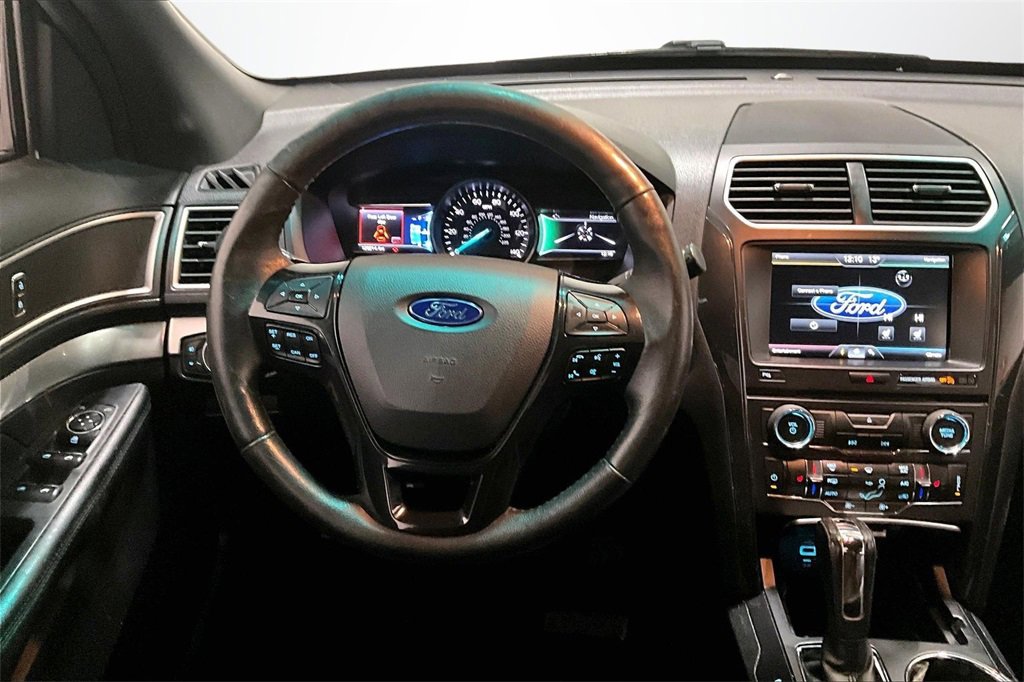 Used 2016 Ford Explorer XLT w/ Equipment Group 202A image 8