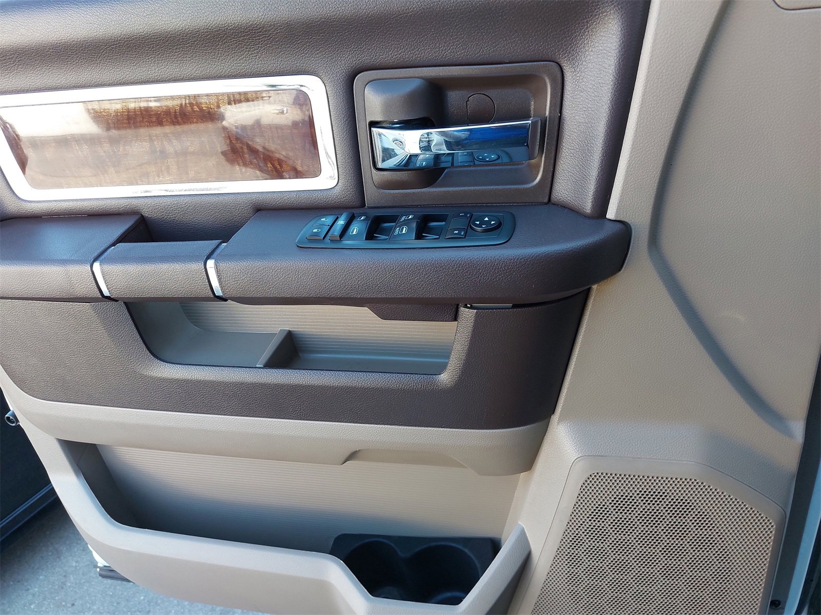 Used 2012 RAM 2500 Laramie w/ Protection Group image 32