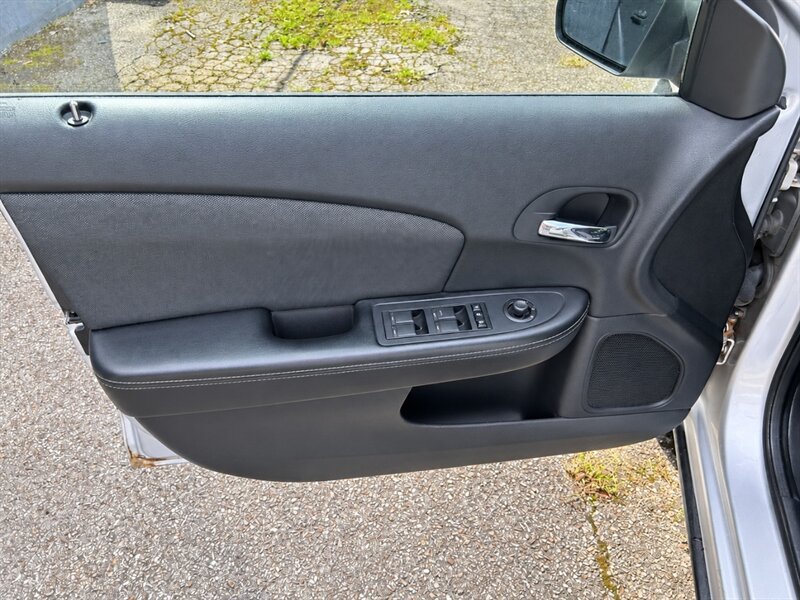 Used 2011 Dodge Avenger Express FWD image 27