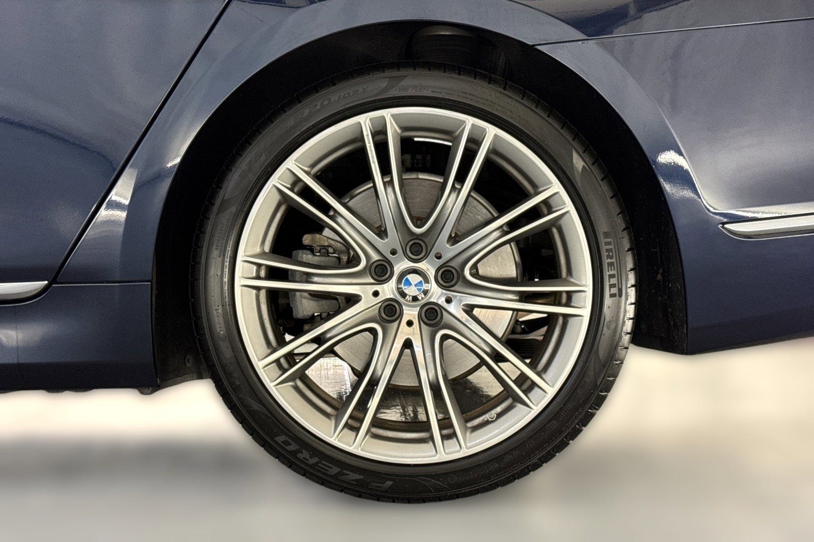 Used 2019 BMW 740i w/ Executive Package image 12