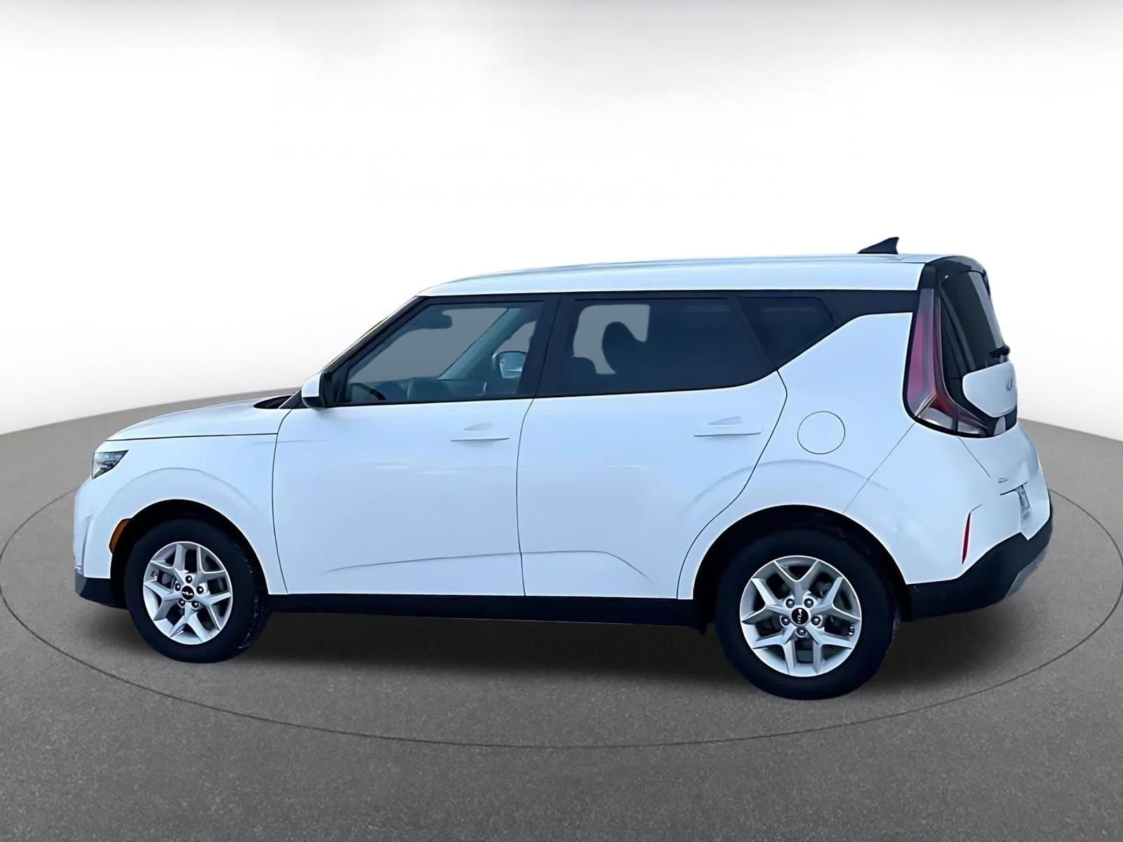 Used 2025 Kia Soul LX w/ LX Technology Package image 8