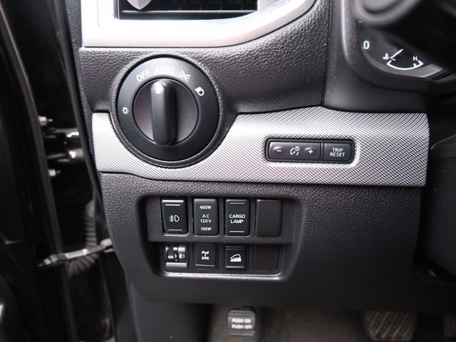 Used 2016 Nissan Titan PRO-4X w/ Pro-4x Convenience Package AWD/4WD image 17