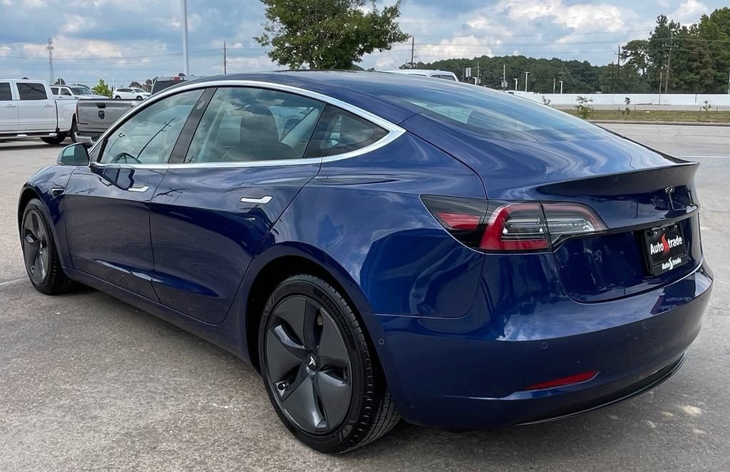 Used 2020 Tesla Model 3 Standard Range RWD image 3