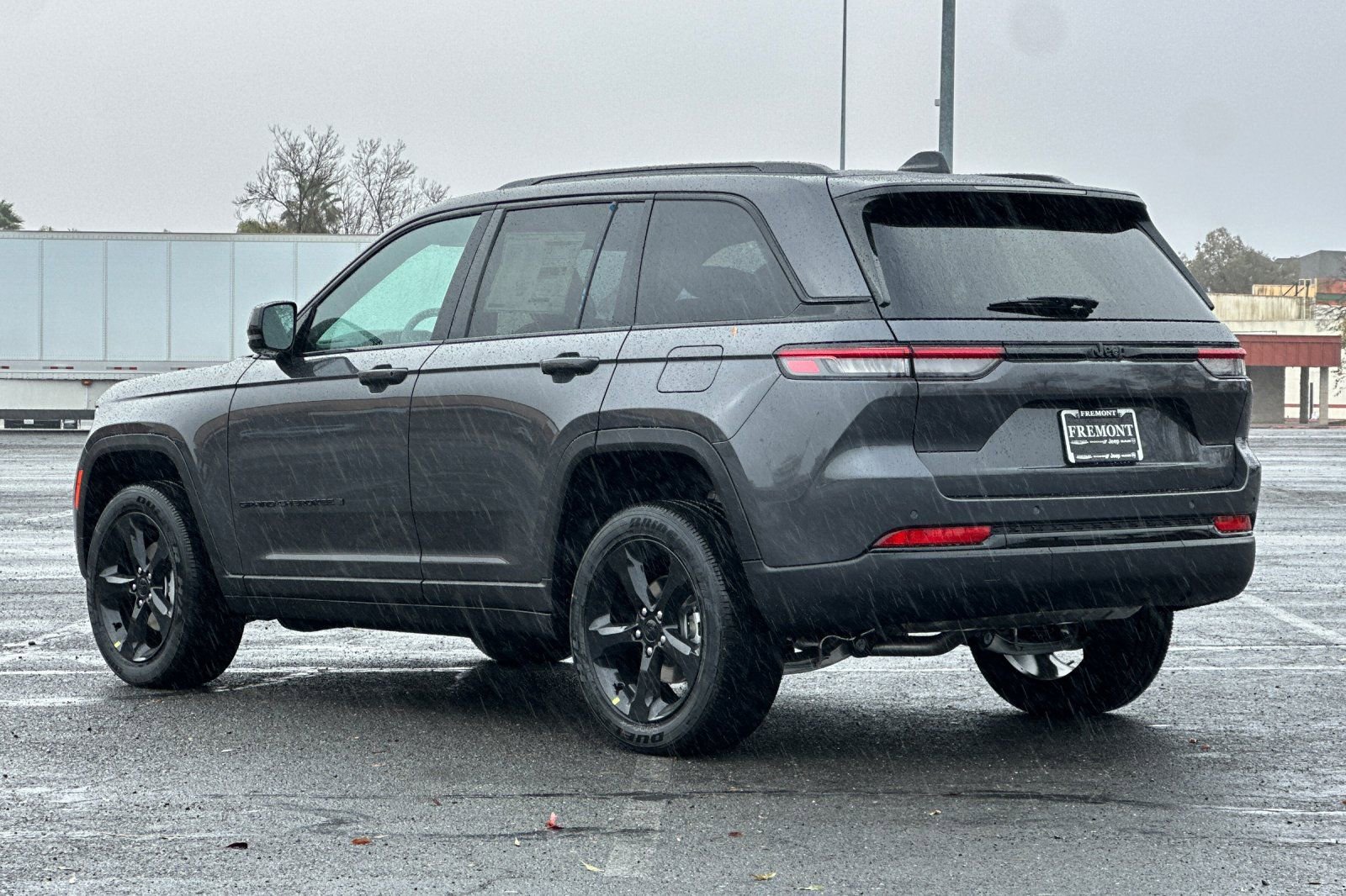 Used 2025 Jeep Grand Cherokee Altitude RWD image 5
