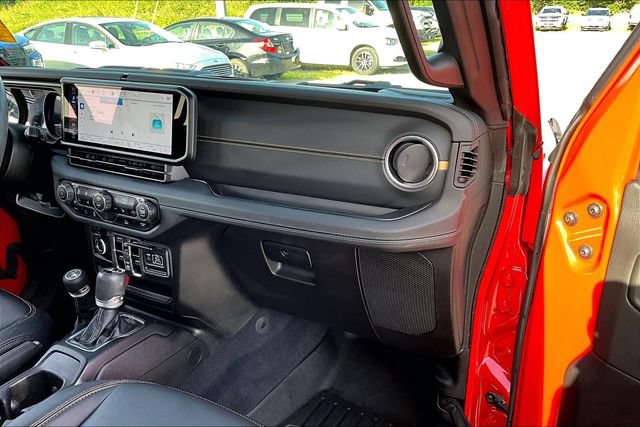 Used 2024 Jeep Wrangler Unlimited Sahara AWD/4WD image 26
