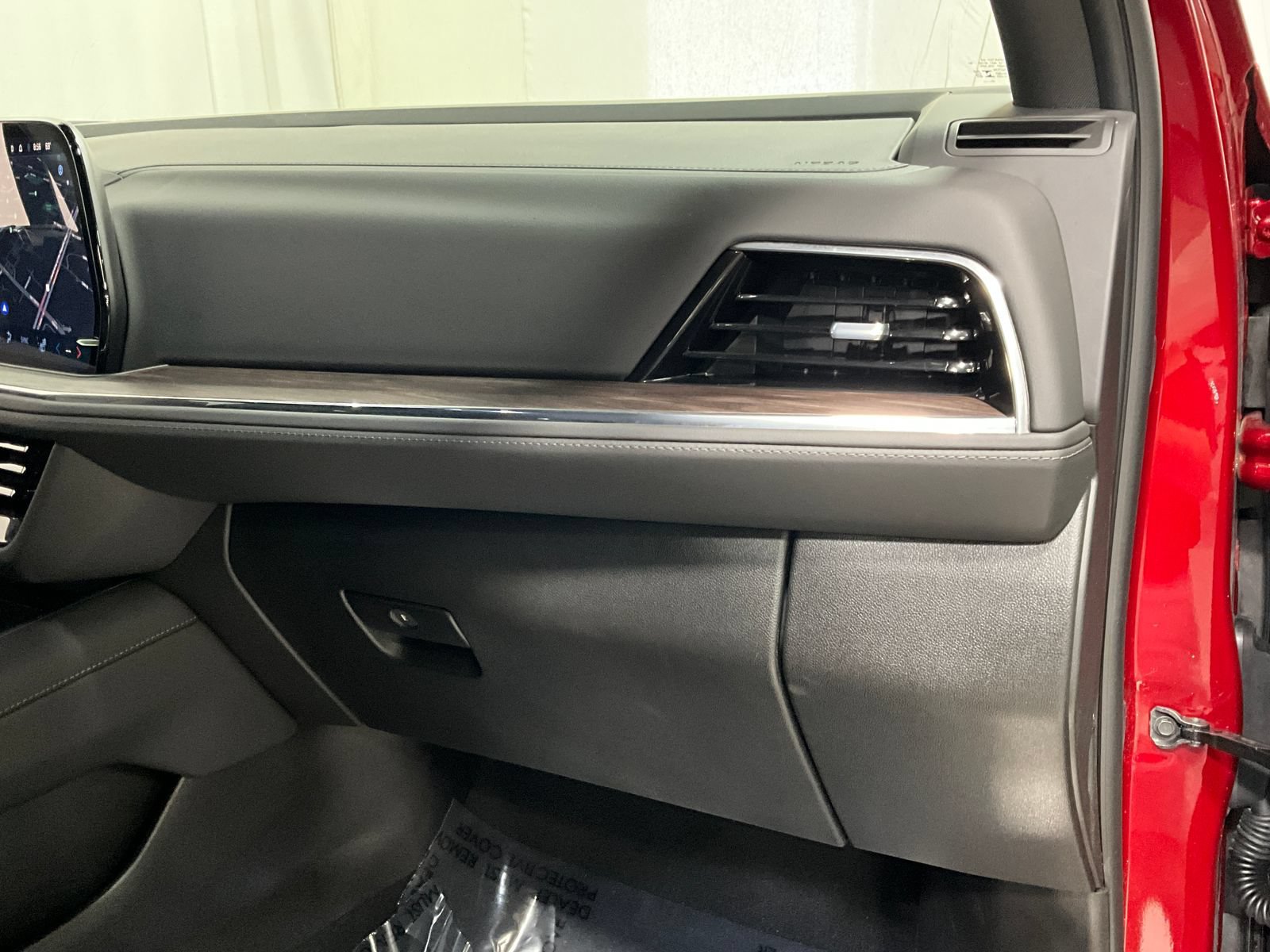 Used 2026 Chevrolet Suburban LT w/ Comfort Package AWD/4WD image 15