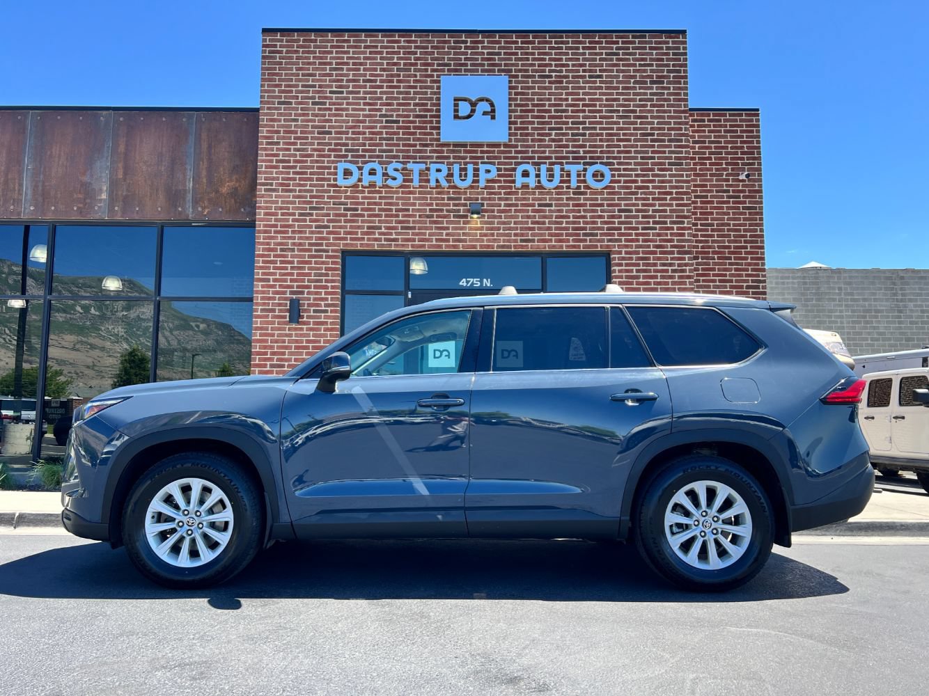 Used 2024 Toyota Grand Highlander AWD image 3
