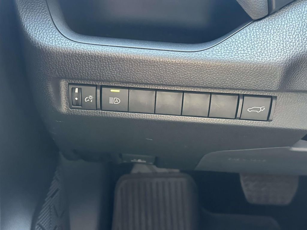 Used 2025 Toyota RAV4 XLE w/ Convenience Package image 23