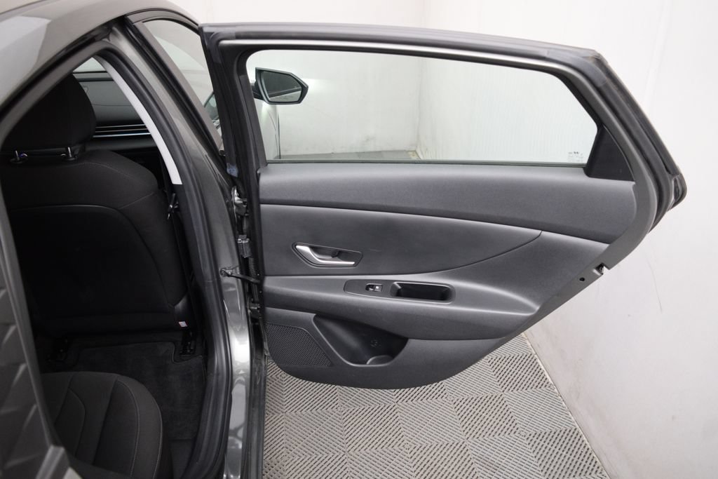 Used 2024 Hyundai Elantra Blue FWD image 13