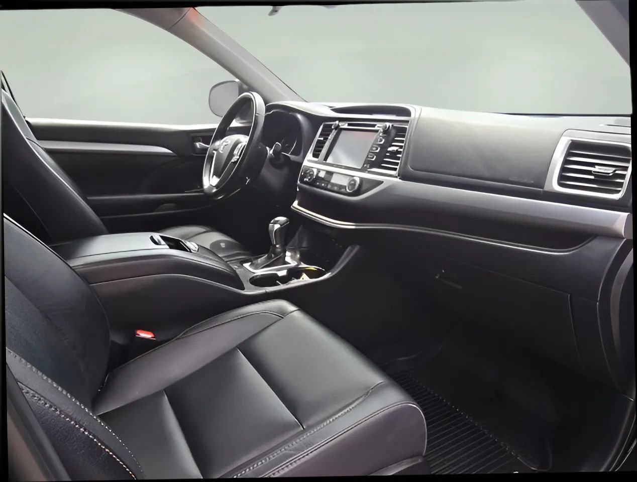 Used 2019 Toyota Highlander XLE AWD/4WD image 26