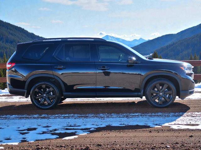 Used 2025 Honda Pilot Black Edition image 7