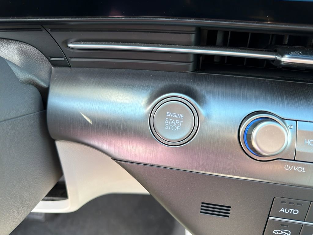 Used 2025 Hyundai Kona SEL image 31