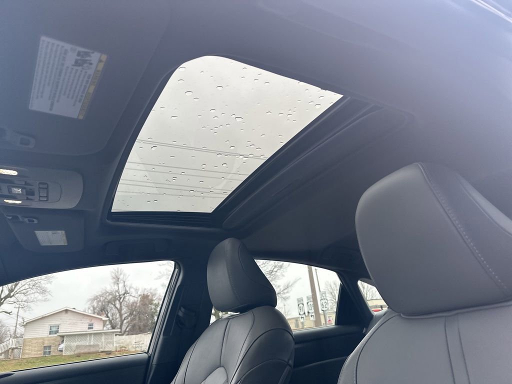 Used 2019 Toyota Avalon XLE w/ Moonroof Package image 16