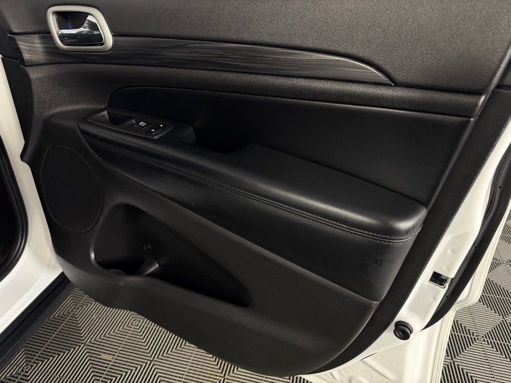 Used 2021 Jeep Grand Cherokee Laredo w/ Security & Convenience Group image 34