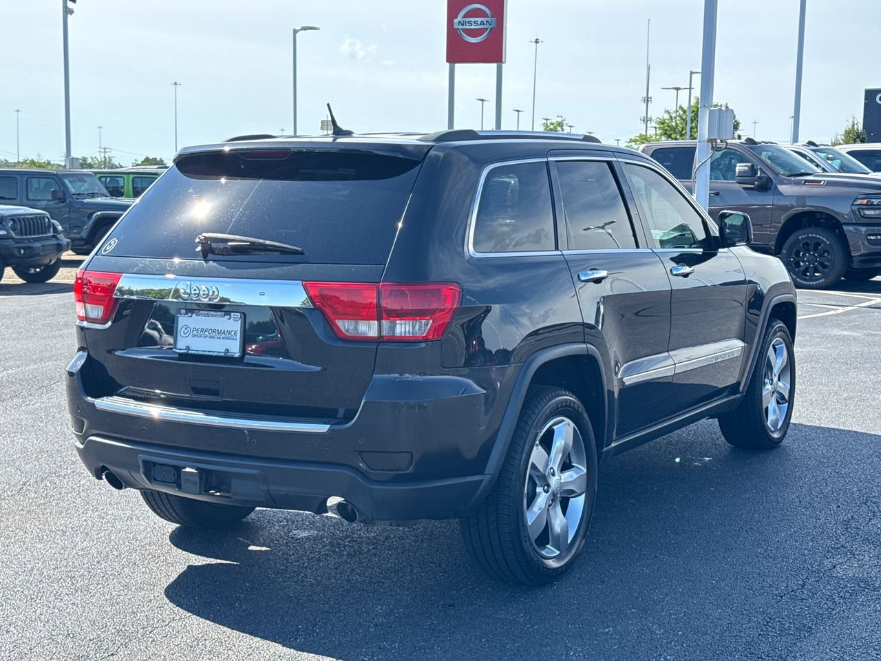 Used 2012 Jeep Grand Cherokee Overland AWD/4WD image 3