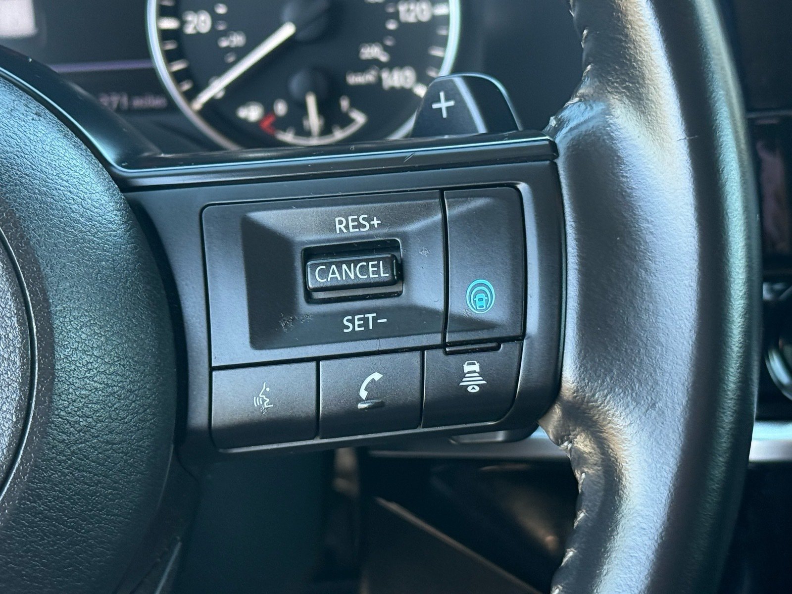 Used 2025 Nissan Pathfinder SV AWD/4WD image 18