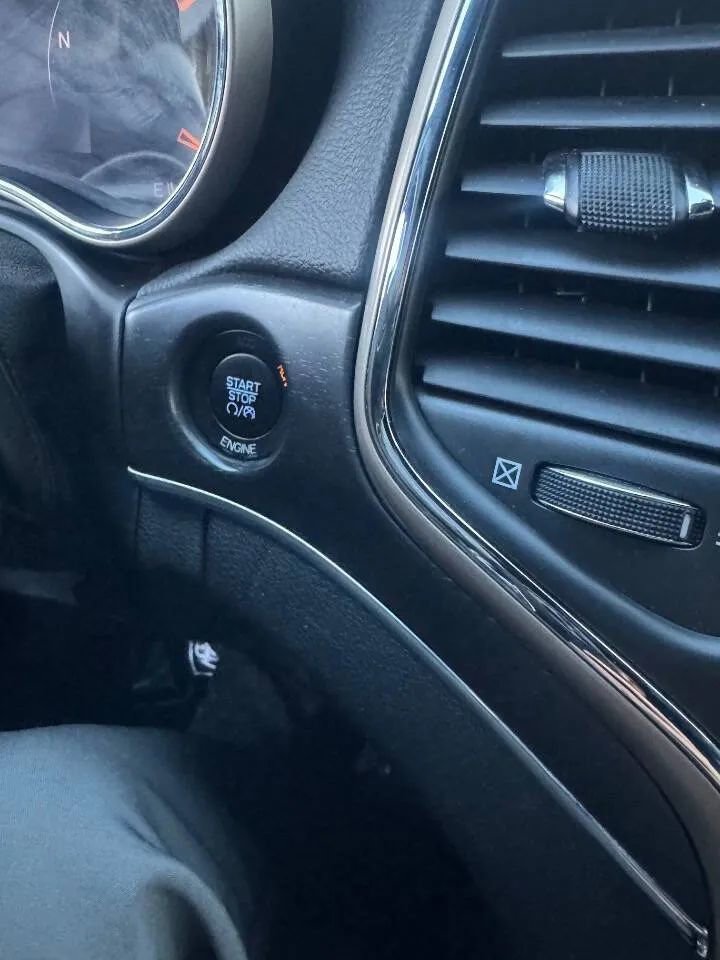 Used 2015 Jeep Grand Cherokee Limited image 30