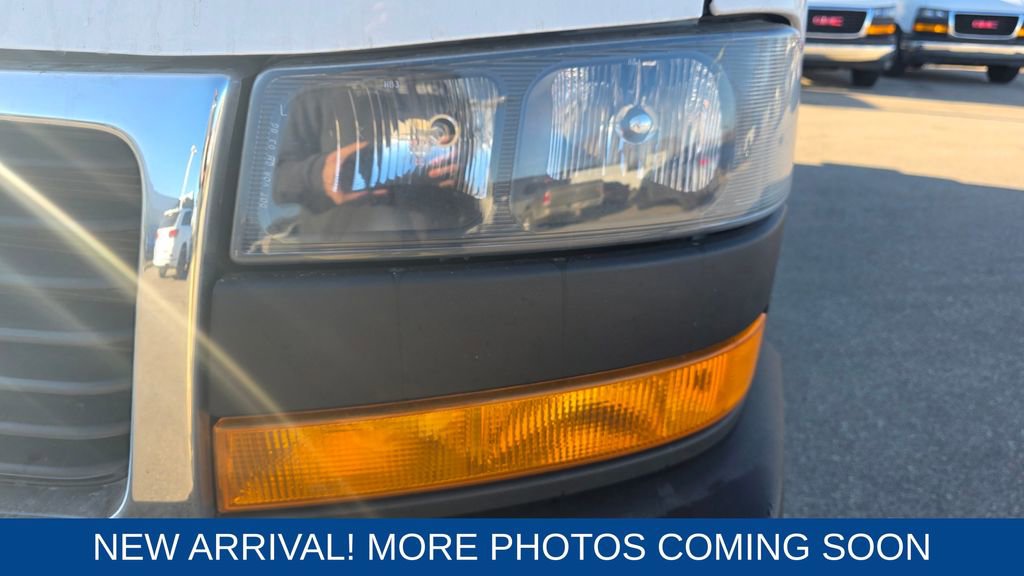 Used 2024 GMC Savana 2500 w/ Driver Convenience Package image 9