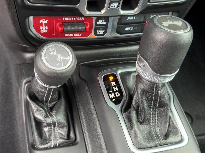 Used 2025 Jeep Wrangler Unlimited Rubicon w/ Convenience Group AWD/4WD image 19