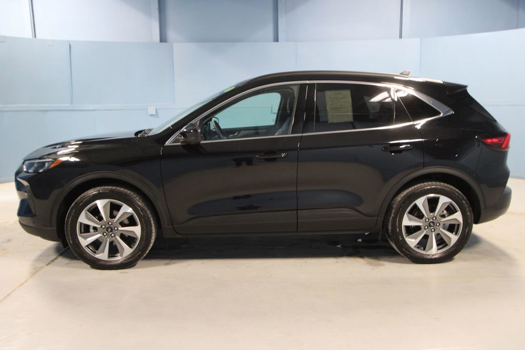 Used 2025 Ford Escape Platinum w/ Premium Technology Package AWD/4WD image 25