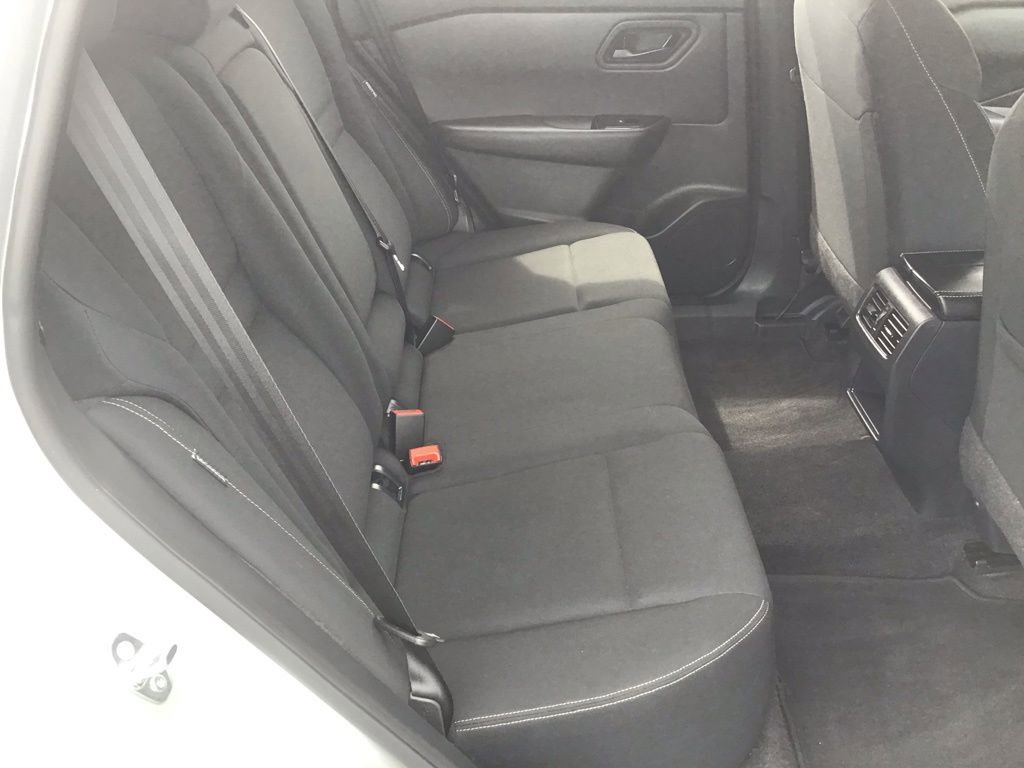 Used 2025 Nissan Rogue S FWD image 12
