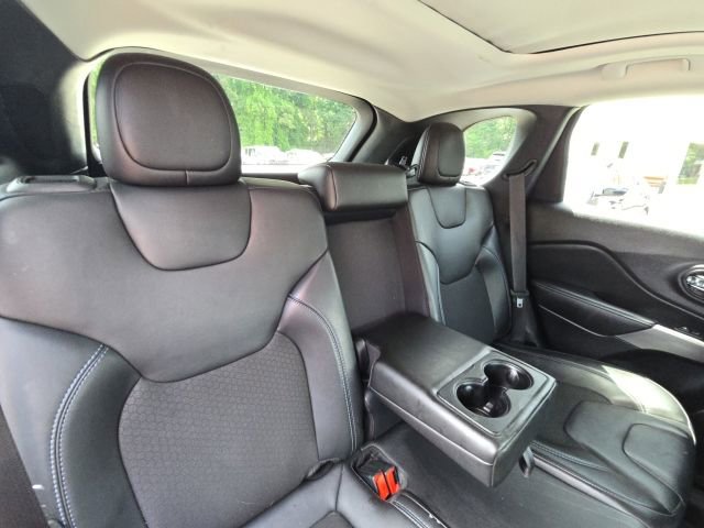 Used 2021 Jeep Cherokee Latitude Plus w/ Sun & Sound Group FWD image 15
