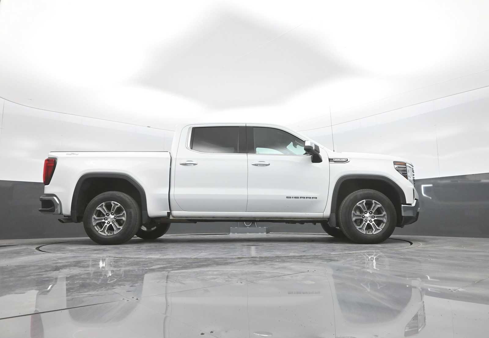 Used 2025 GMC Sierra 1500 SLT AWD/4WD image 51