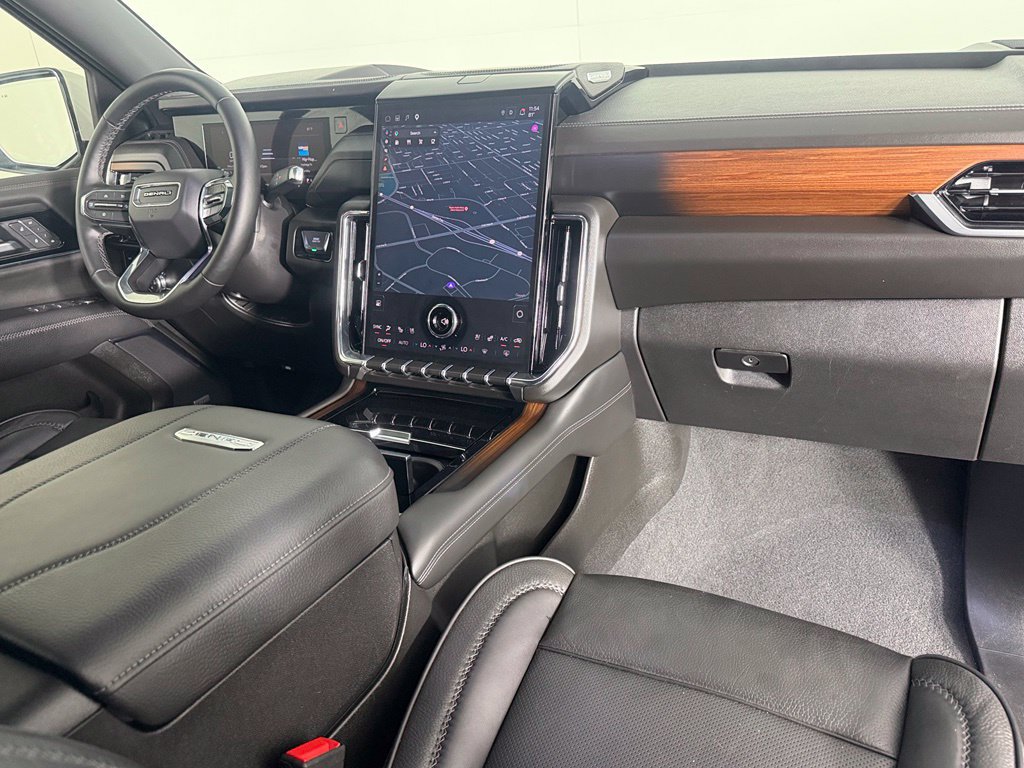 Used 2025 GMC Yukon XL Denali AWD/4WD image 14