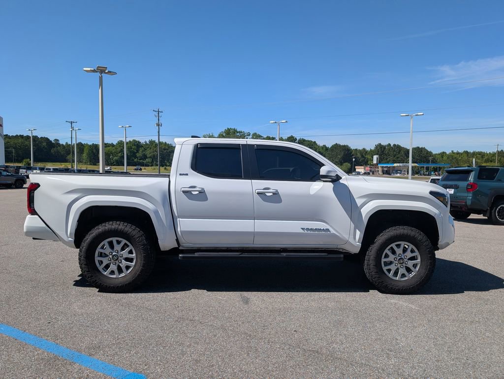 Used 2025 Toyota Tacoma SR5 AWD/4WD image 6