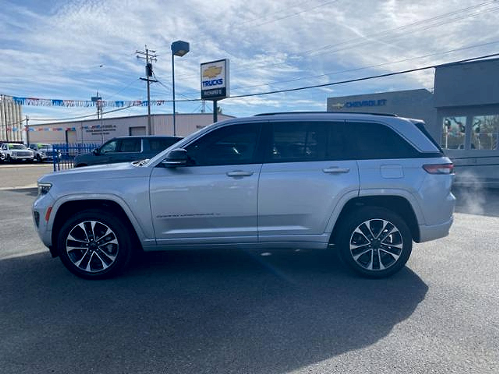 Used 2022 Jeep Grand Cherokee Overland RWD image 4